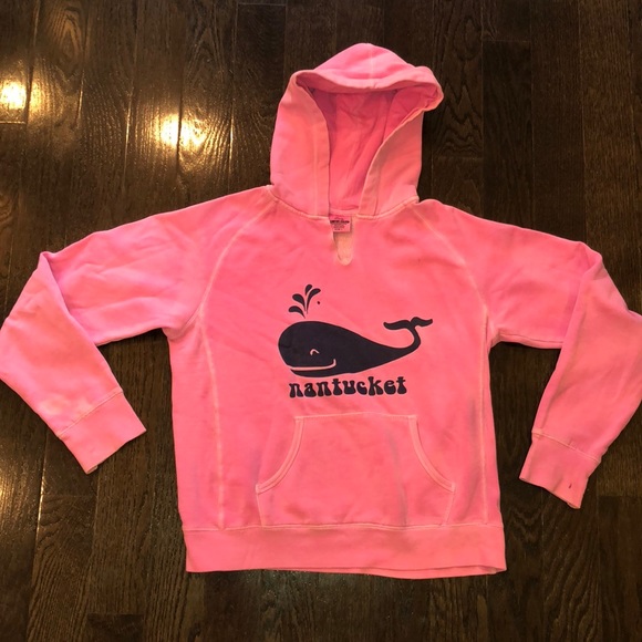 Vineyard Vines Tops - Nantucket sweatshirt